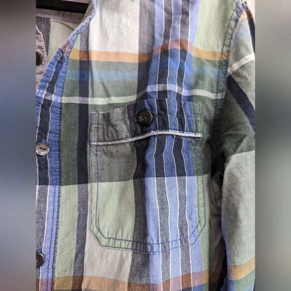 Men's Plaid Button Up Shirt - Picture 4 of 12